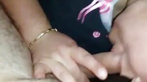 નાના tits સાથે છોકરી fucks વીડીયો બીપી સેકસી અને તેના ગર્દભ હલાવે છે.