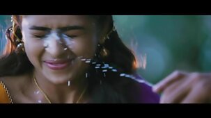 કાળા પળિયાવાળું ઓપન સેકસી બીપી વીડીયો ફિફા પુરુષના સભ્યની સામે તેના પગ ફેલાવે છે.